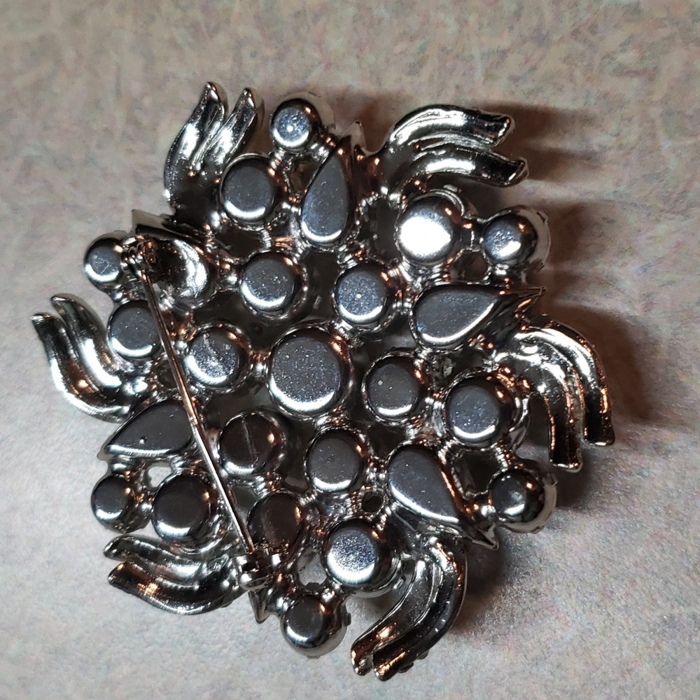 Beautiful crystal brooch - Picture 4 of 5
